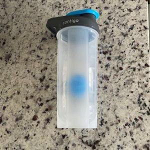 Contigo shaker water bottle